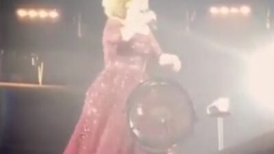 Adele Beyonce’u taklit etti