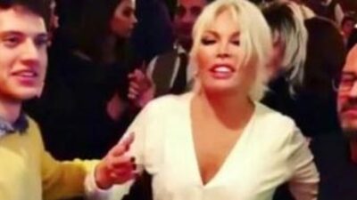 Ajda Pekkan göbek attı