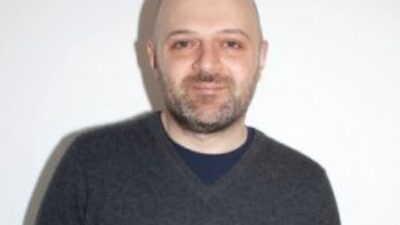 Hussein Chalayan Mavi için tasarladı