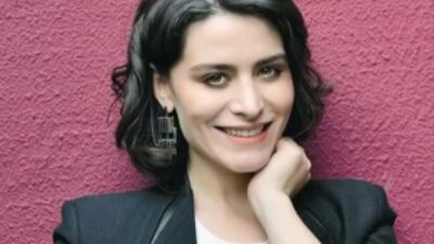 Kanser hastalıklarına yardım için saçını kazıttı