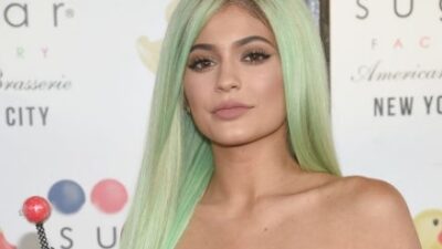 Kardashian/Jenner ailesinin saçları peruklu çıktı