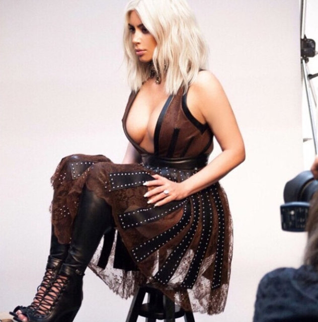 Kim Kardashian'ın koli bandı hilesi