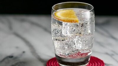 Mideniz için soda yerine suyu seçim edin