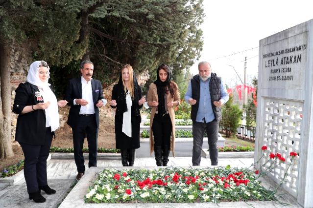 Naz Elmas, Leyla Atakan'ı mezarı başında andı