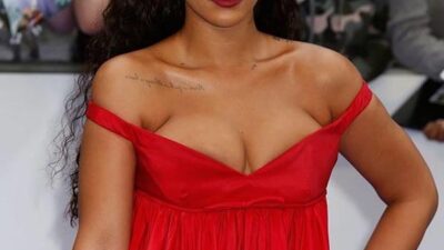 Rihanna’nın elbisesi fazla konuşuldu