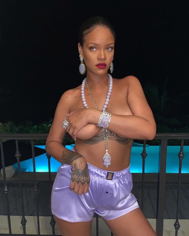 Rihanna'nın üstsüz fotoğrafı sosyal medyayı salladı