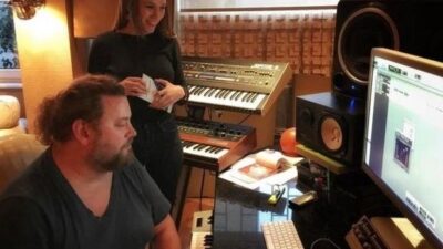 Serenay Sarıkaya şarkı söyleyecek