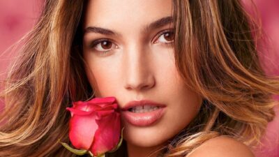 Victoria’s Secret meleğinin bacakları şok etti